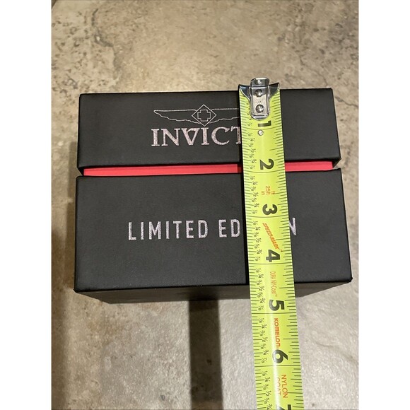 Invicta Limited Edition Marvel Watch Box with Cleaning Cloth - Picture 10 of 16